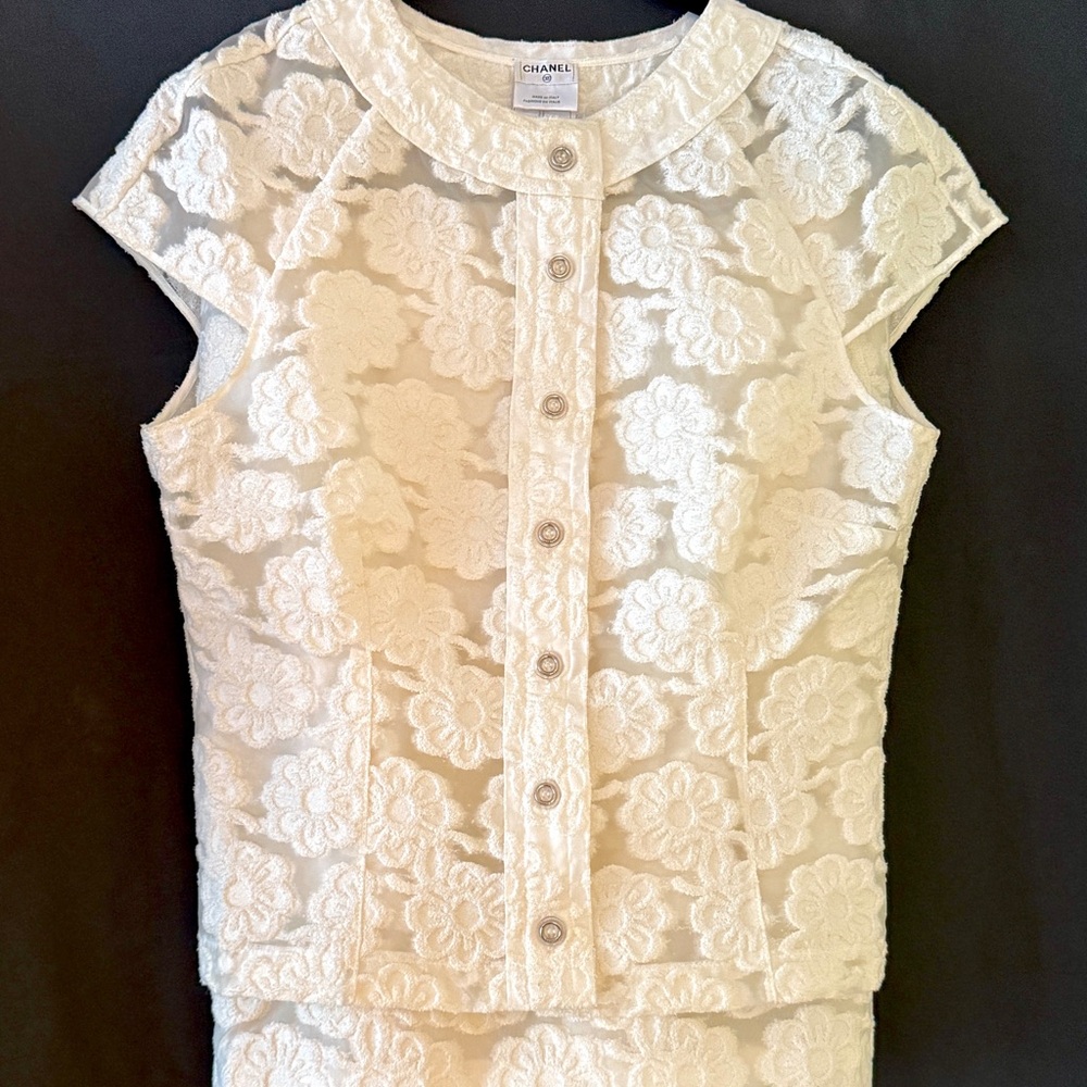 VINTAGE CHANEL Ivory Floral Lace Jacket and skirt